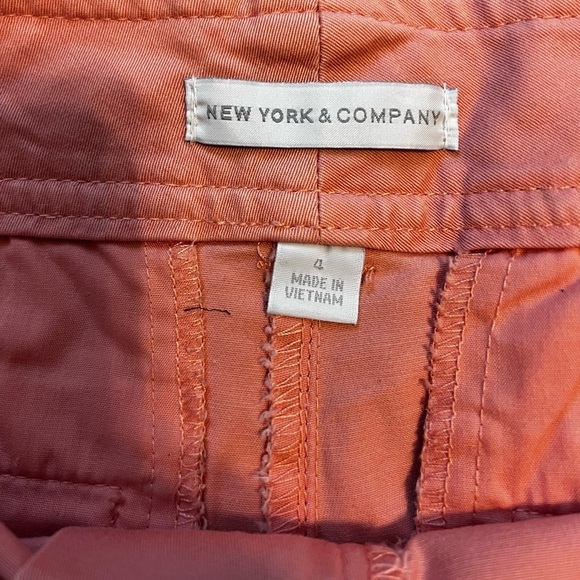 2/$15 New York & Company  - Coral Pink Orange Chino Shorts – Size 4 - Picture 3 of 7